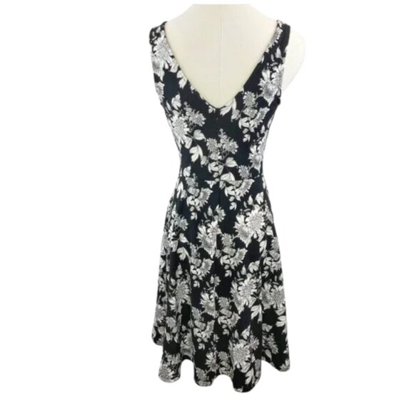 Soloiste Audrey Knit Sleeveless Black White Floral Flare V-Neck Dress New Sz S - Picture 2 of 16